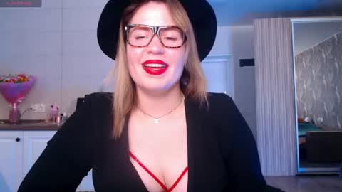 vip sweetness online show from July 9, 1:24 pm