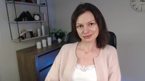 Vivian online show from February 17, 7:14 am