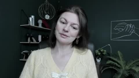 Vivian online show from May 11, 5:42 am