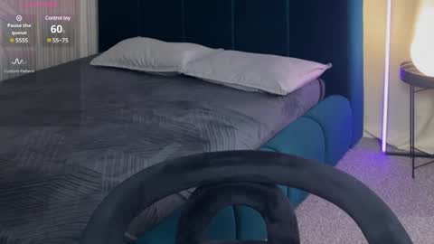 Vivian Evans online show from February 5, 1:04 am