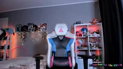 vivian_qwerty online show from October 2, 5:23 am