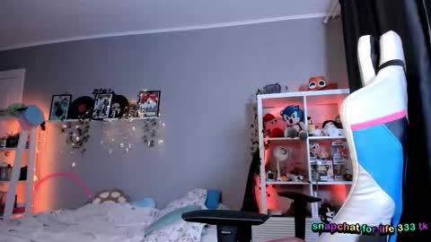 vivian_qwerty online show from September 30, 5:13 am