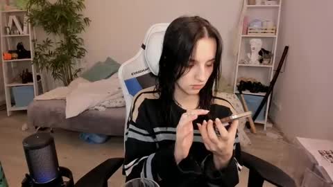 vivian_qwerty online show from December 20, 6:24 pm