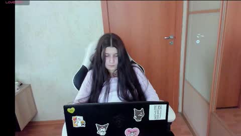 viviene8 online show from March 19, 1:15 pm