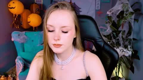 Vivien online show from October 18, 9:12 am