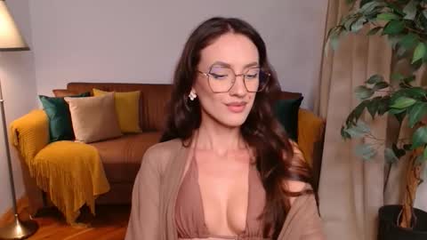 Vivienne online show from October 23, 5:19 pm