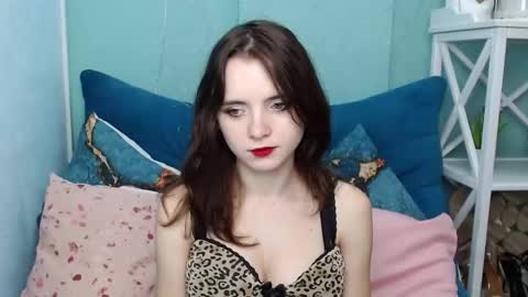 Snapshot of viviennero chatting on September 27, 5:14 am Mary online show from September 27, 5:14 am