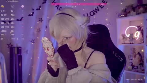 vronnier online show from November 8, 2:00 pm