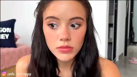 Mia online show from January 14, 3:33 am