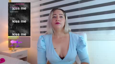 Snapshot of wandahairymilf chatting on February 1, 4:14 am Wanda online show from February 1, 4:14 am