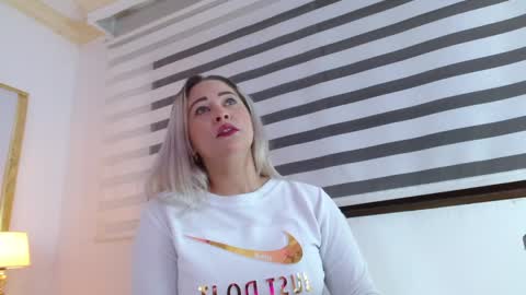 Snapshot of wandahairymilf chatting on January 10, 3:50 am Wanda online show from January 10, 3:50 am