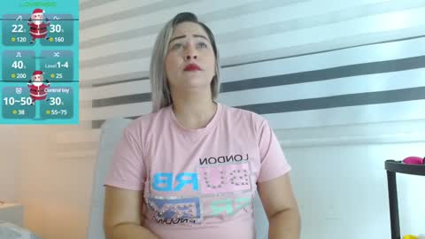 Snapshot of wandahairymilf chatting on December 21, 3:25 am Wanda online show from December 21, 3:25 am