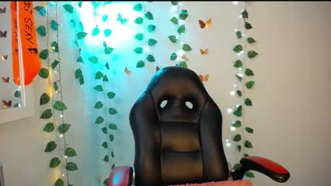 EMILY online show from June 24, 9:19 am