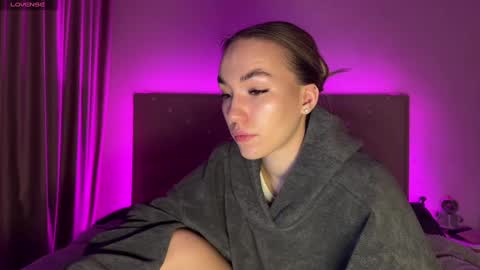 Snapshot of watergirl_ chatting on March 7, 3:08 am Im saving up for a new car help me online show from March 7, 3:08 am