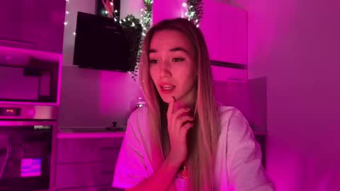 Snapshot of watergirl_ chatting on December 3, 10:29 pm Im saving up for a new car help me online show from December 3, 10:29 pm