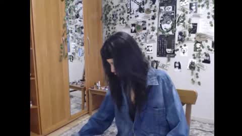 Snapshot of wavy_nights chatting on October 2, 6:29 am Mina online show from October 2, 6:29 am