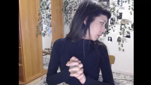 Snapshot of wavy_nights chatting on October 5, 4:56 pm Mina online show from October 5, 4:56 pm