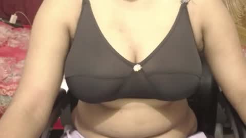 mina online show from August 4, 7:09 pm