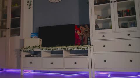 Snapshot of weed_princesss chatting on December 9, 1:24 pm moon online show from December 9, 1:24 pm