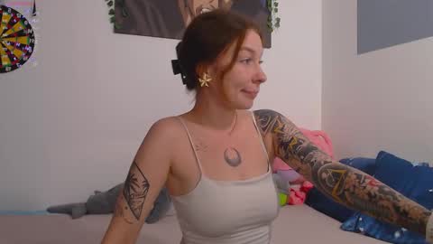Snapshot of weed_princesss chatting on September 14, 12:58 pm moon online show from September 14, 12:58 pm
