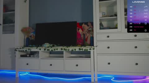 Snapshot of weed_princesss chatting on December 18, 12:51 pm moon online show from December 18, 12:51 pm