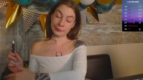 Snapshot of weed_princesss chatting on December 23, 8:36 pm moon online show from December 23, 8:36 pm