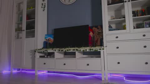 Snapshot of weed_princesss chatting on December 2, 1:12 pm moon online show from December 2, 1:12 pm
