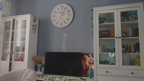 Snapshot of weed_princesss chatting on February 7, 11:01 am moon online show from February 7, 11:01 am