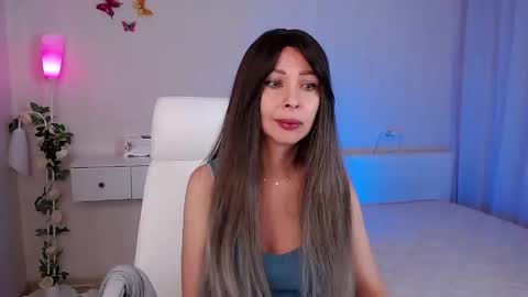 Snapshot of wendifoster chatting on February 19, 6:10 pm Wendi Foster online show from February 19, 6:10 pm