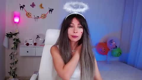 Snapshot of wendifoster chatting on October 29, 2:42 pm Wendi Foster online show from October 29, 2:42 pm