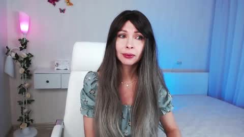 Snapshot of wendifoster chatting on December 9, 7:18 pm Wendi Foster online show from December 9, 7:18 pm