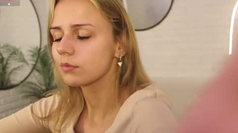 Im Wendy online show from May 4, 9:18 pm