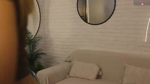 Im Wendy online show from July 2, 9:10 pm