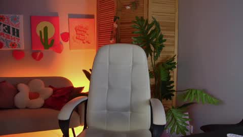 little girl who is always rightLisa online show from May 4, 1:09 am