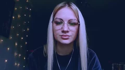 whitehex666 online show from January 8, 10:30 am