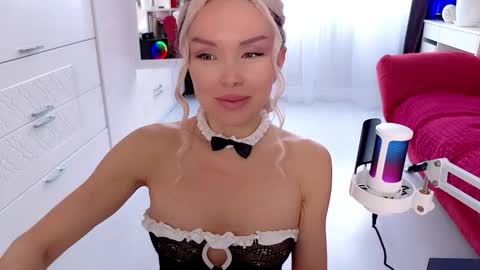 WhiteLaBunny online show from February 8, 8:29 am