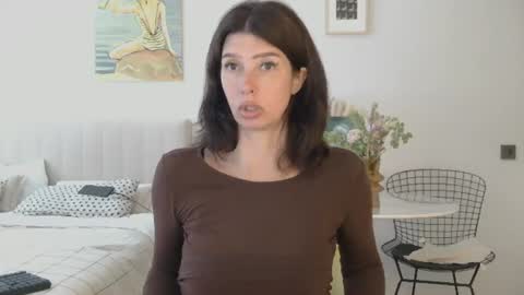 White Queen online show from June 27, 5:41 am