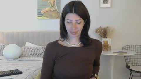 White Queen online show from June 16, 8:37 am