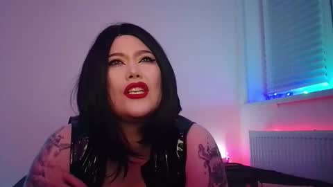 Laura  online show from October 31, 8:02 pm