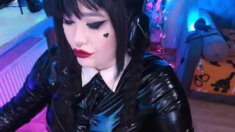 Laura  online show from February 28, 5:48 am