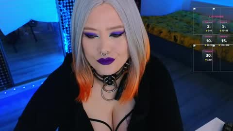 Laura  online show from May 4, 7:06 pm