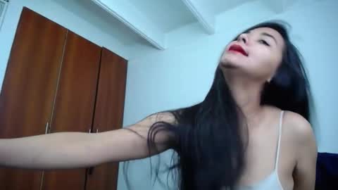 Ilauren online show from March 17, 12:42 pm