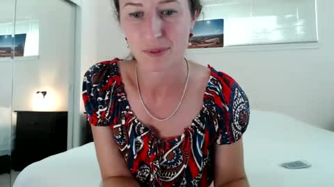 WildRose L - check my Pinned tweet if you dont see me online within 5 minutes after Ive sent email notifications online show from July 12, 1:39 am