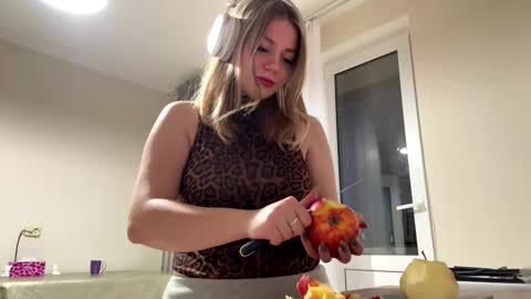 Mae online show from January 11, 2:33 pm