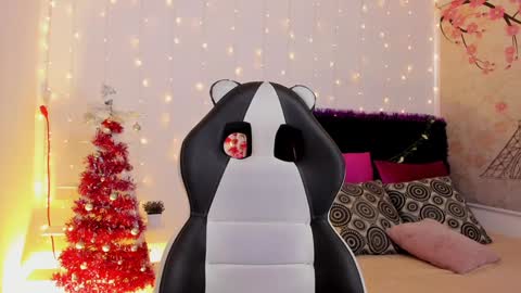 Snapshot of wini_fer chatting on December 11, 12:44 pm Wini Fer online show from December 11, 12:44 pm