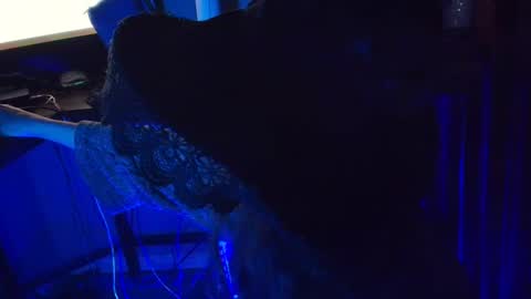 witchbitchmommy online show from April 16, 8:25 am