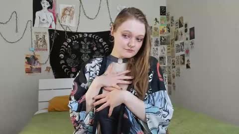 wonderconnie online show from October 15, 7:22 am