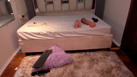 wonderkloe_ online show from April 30, 9:19 pm