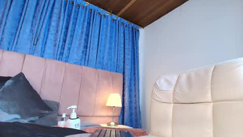 x_milu online show from November 30, 7:07 pm