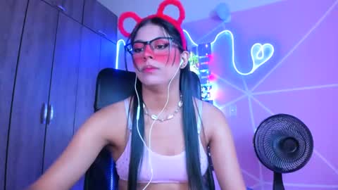 Snapshot of xallysonx_ chatting on February 6, 11:20 am XALLYSONX online show from February 6, 11:20 am